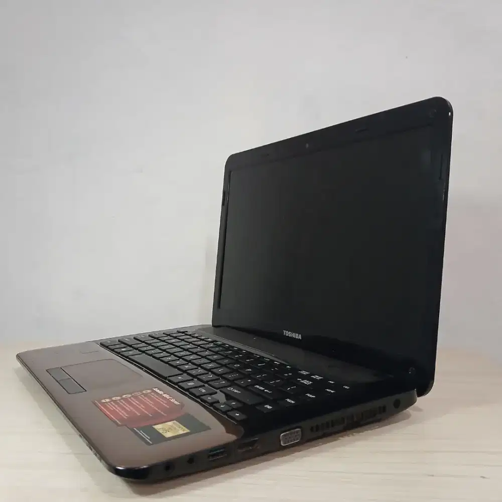 Toshiba core i7 RAM 8GB SSD Siap pake
