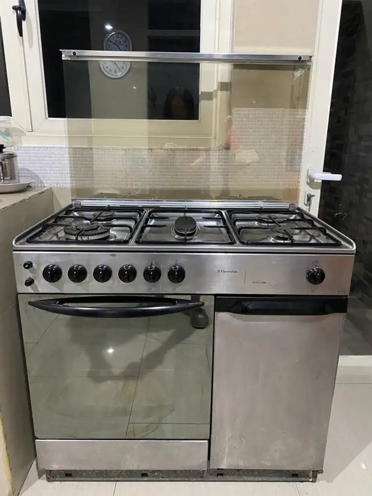 Kompor standing & Oven Electrolux 5+1