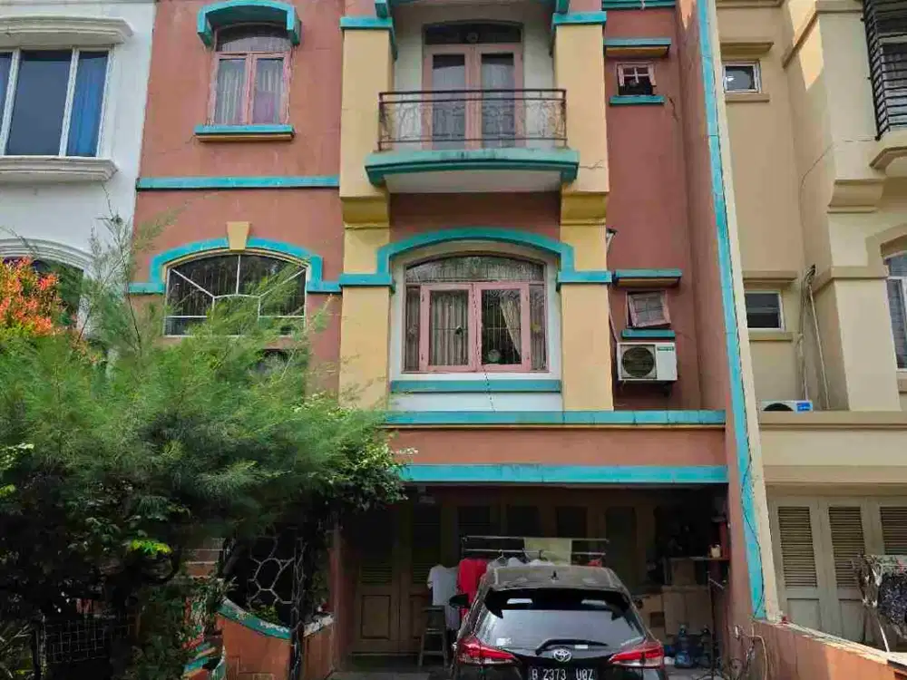 Rumah Sunter Mediterania, Jakarta Utara
