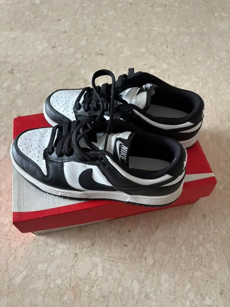 Di jual sepatu nike new size 37.