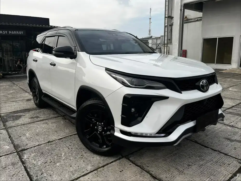 Toyota Fortuner 2,8 Gr Legender Tss 4x2 At 2024 Two Tone