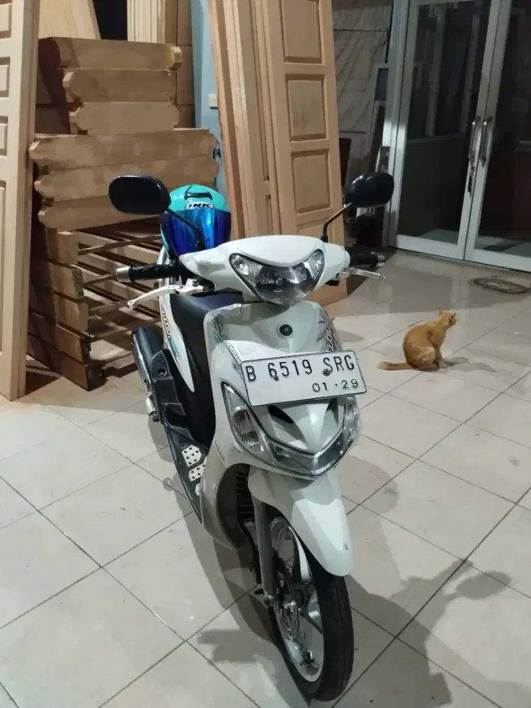 Jual santai Yamaha Mio th 2009 body mulus mesin cvt alus,surat lengkap
