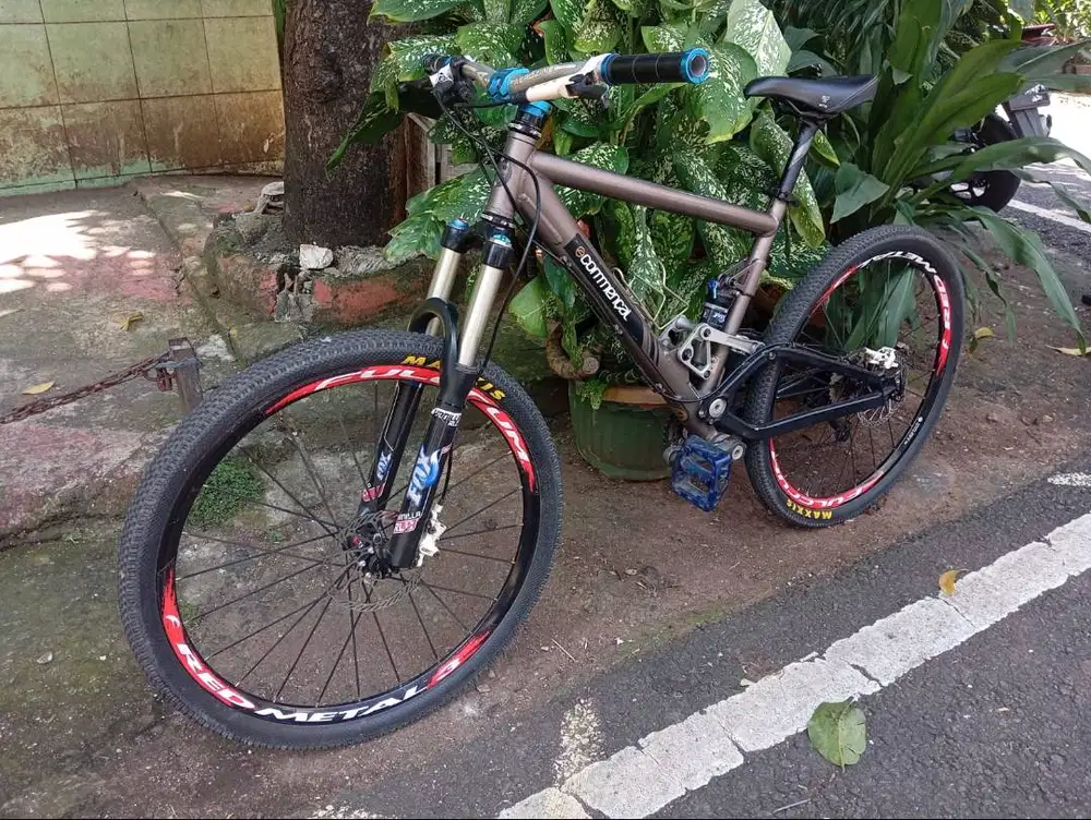 Commencal Meta VIP 4 RS Fox, Fork Fox, WS Fulcrum Redmetal