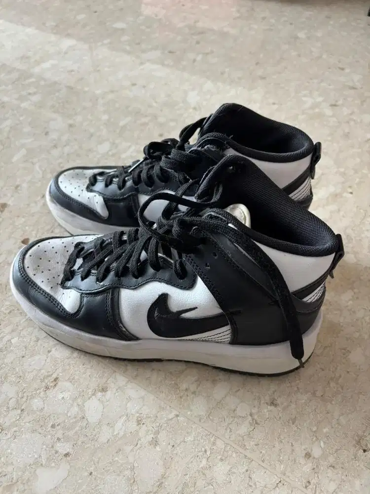 Di jual sepatu nike.