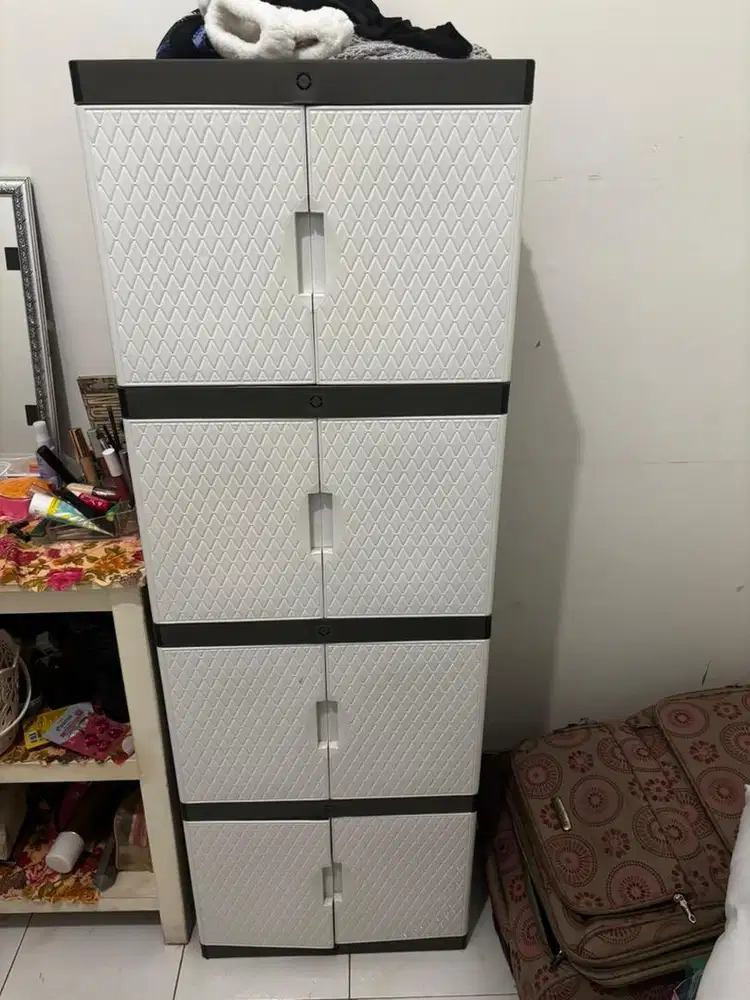 Dijual lemari plastik 4 susun