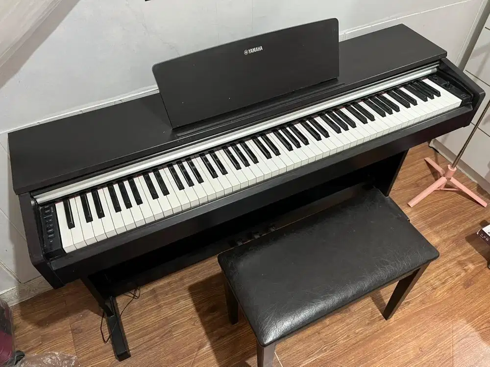 Yamaha Arius YDP-142 Digital Piano + Bangku