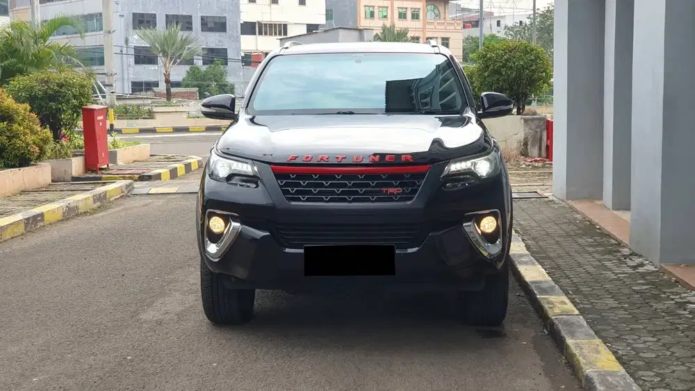 Toyota Fortuner 2.4 VRZ Diesel AT Hitam Metalik 2016 Record Garansi