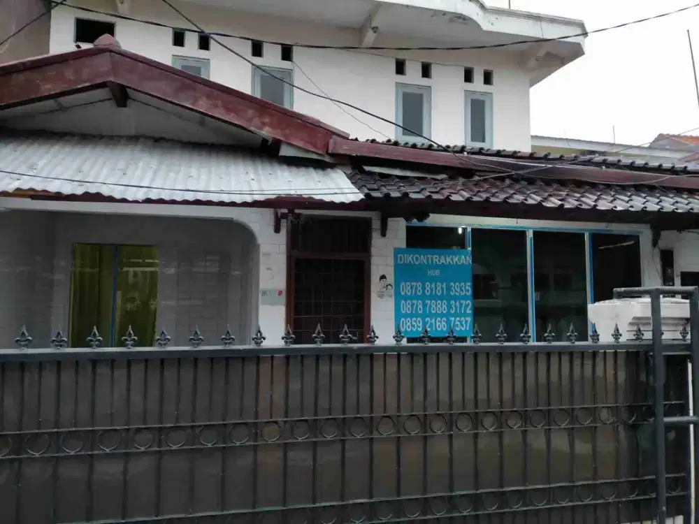 disewakan rumah 5 kamar. Tebet Jaksel