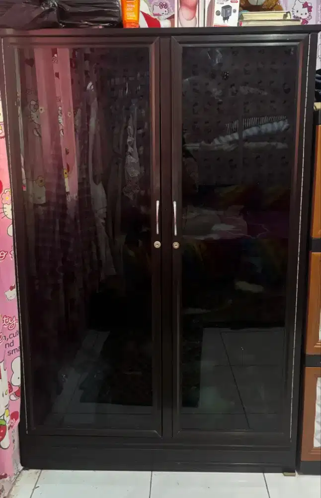 Lemari pakaian aluminium