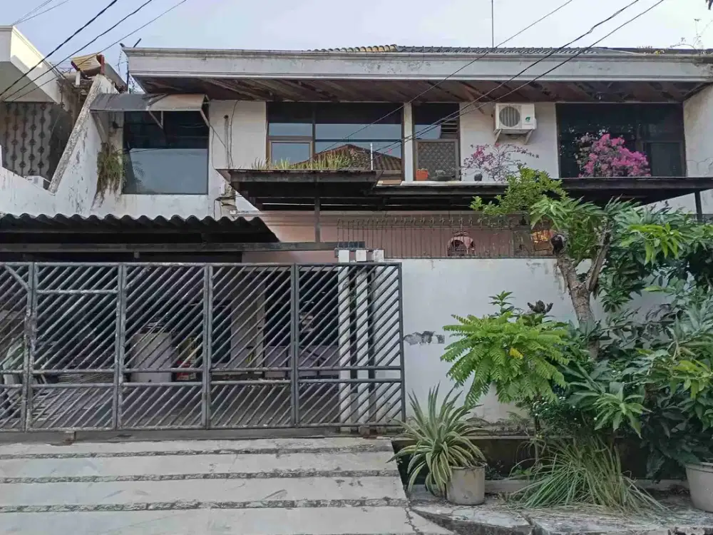 Dijual Rumah Pulomas, Lokasi Premium Siap Renovasi Sesuai Selera