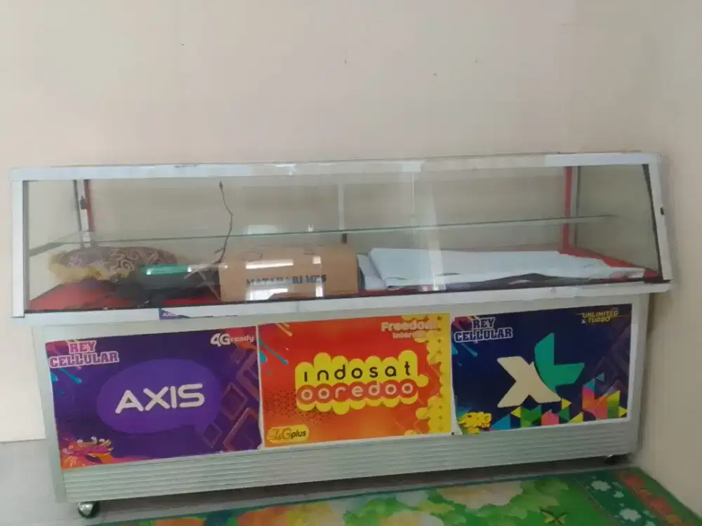 etalase konter nya baru di pakek sebentar