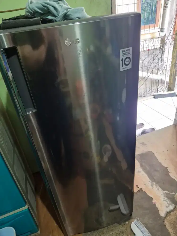 Bekas Frezer LG