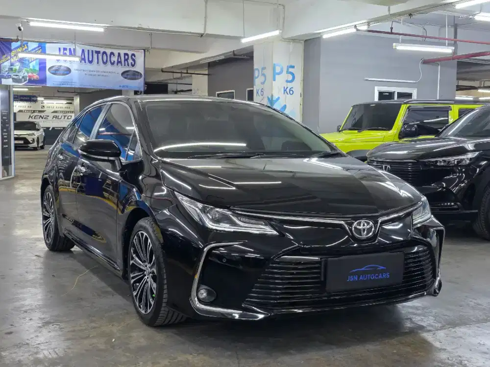 TOYOTA ALTIS V AT 1.8 2022/2023 Hitam