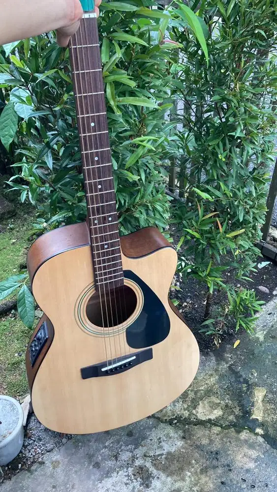 Gitar akustik elektrik Yamaha FS100C