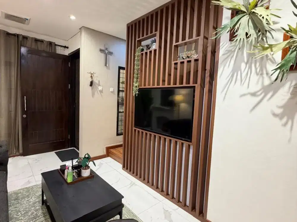Dijual Rumah 2.5 Lantai di Taman Palem Lestari. Full furnish modern