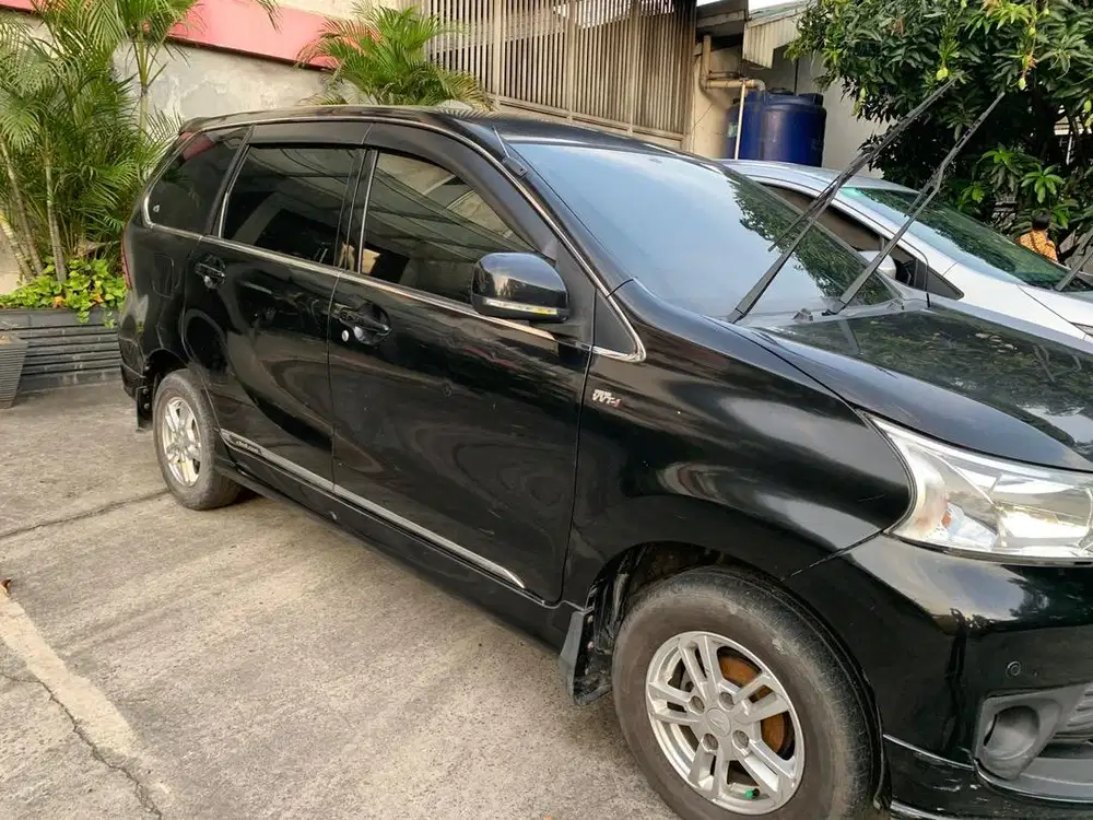 Daihatsu Xenia 1.3 MT Deluxe 2016 Hitam