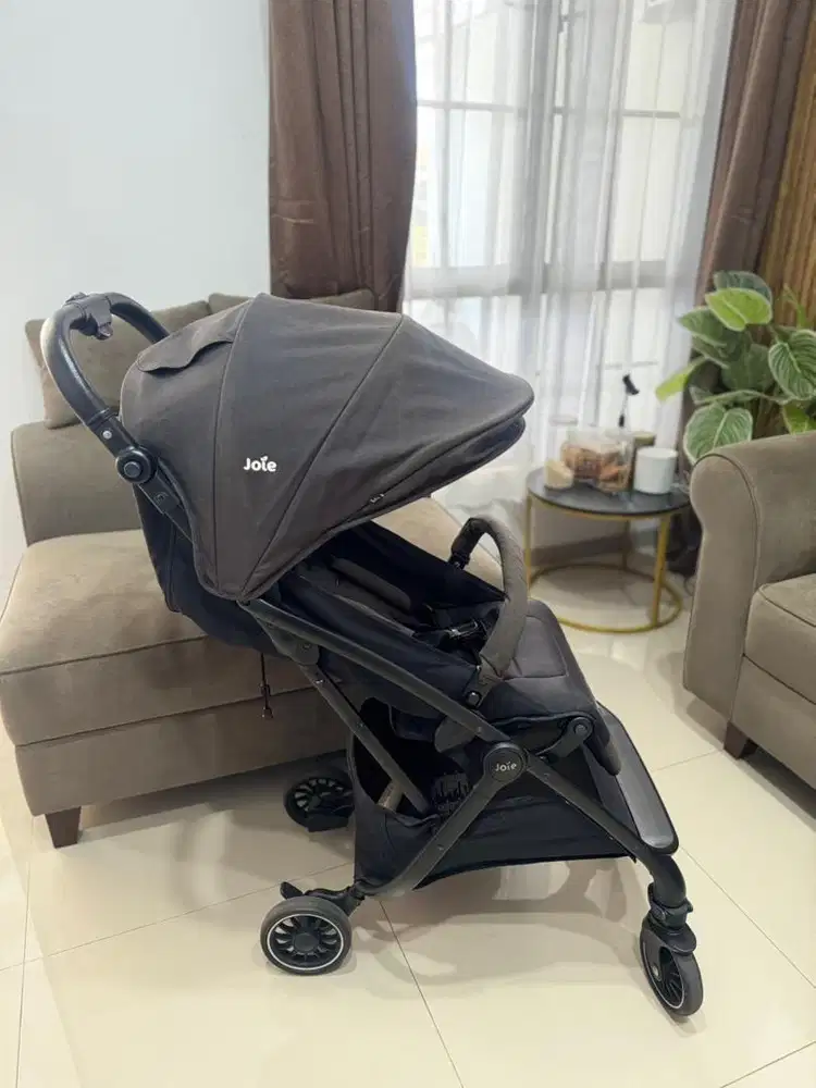 Stroller Joie Meet Tourist (Abu tua)