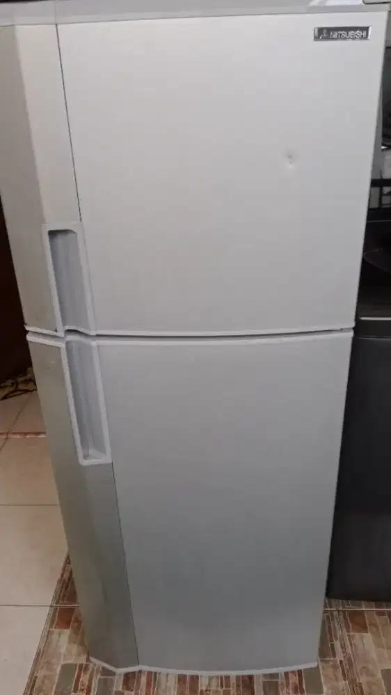 jual kulkas 2 pintu merek mitsubishi