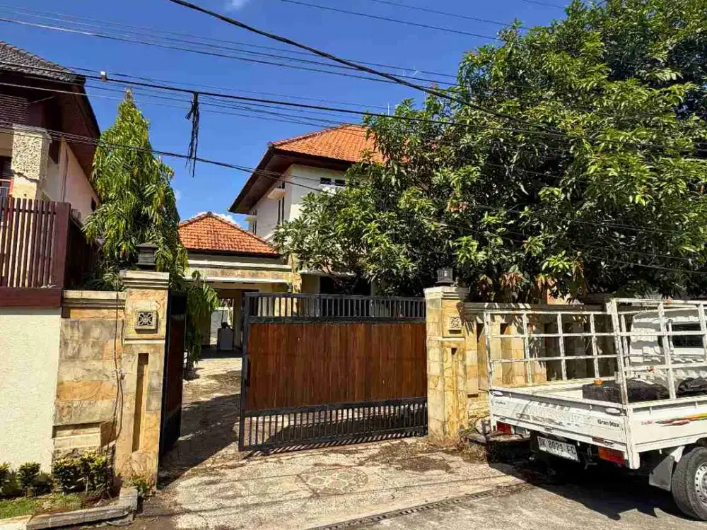 Rumah Besar 5.6 Are di Area Kerobokan Kelod Kuta