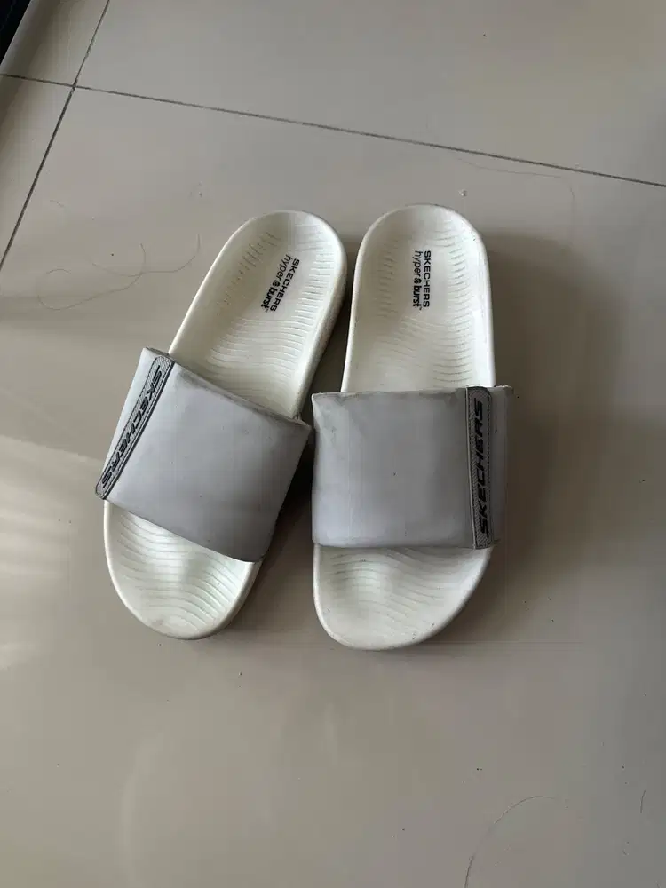 Sandal skechers ukuran 11 atau 44.5