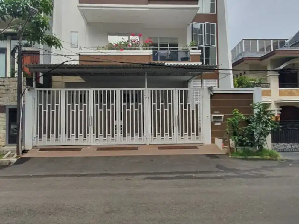Dijual Rumah Mewah Dekat Sport Club Kelapa Gading Uku 12X20 Jln Lebar 4 Lantai Ada Lift Hrg Menarik.