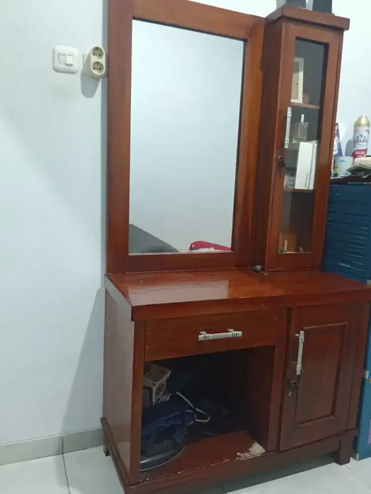 Lemari Kaca Hias kayu jati