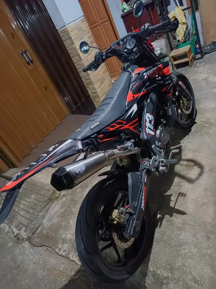 Kawasaki KLX cc 200 tahun 2013 warna hitam