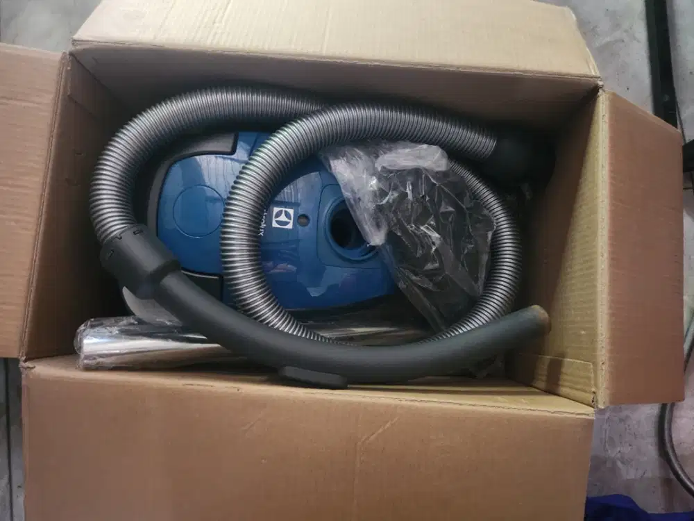 Vacuum Cleaner merek Electrolux