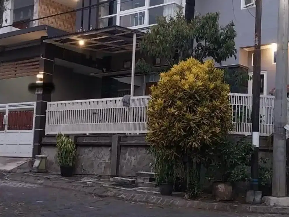 Rumah dengan Desain Modern di Perum oma Campus, dekat UB, UMM, UM, Terminal, Stasiun, Mall Dinoyo, Matos, dekat Wisata Sengkaling. Malang. MLG00011