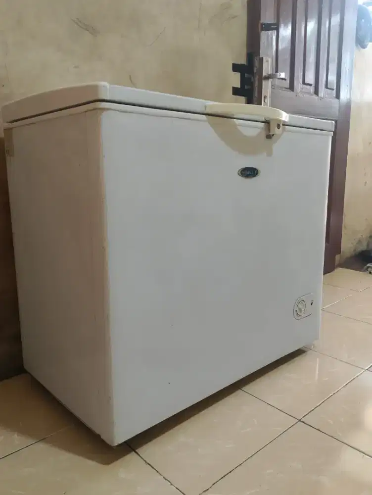 Di jual Frezzer Box merk Frigigate kapasitas 200 liter Normal BEKU
