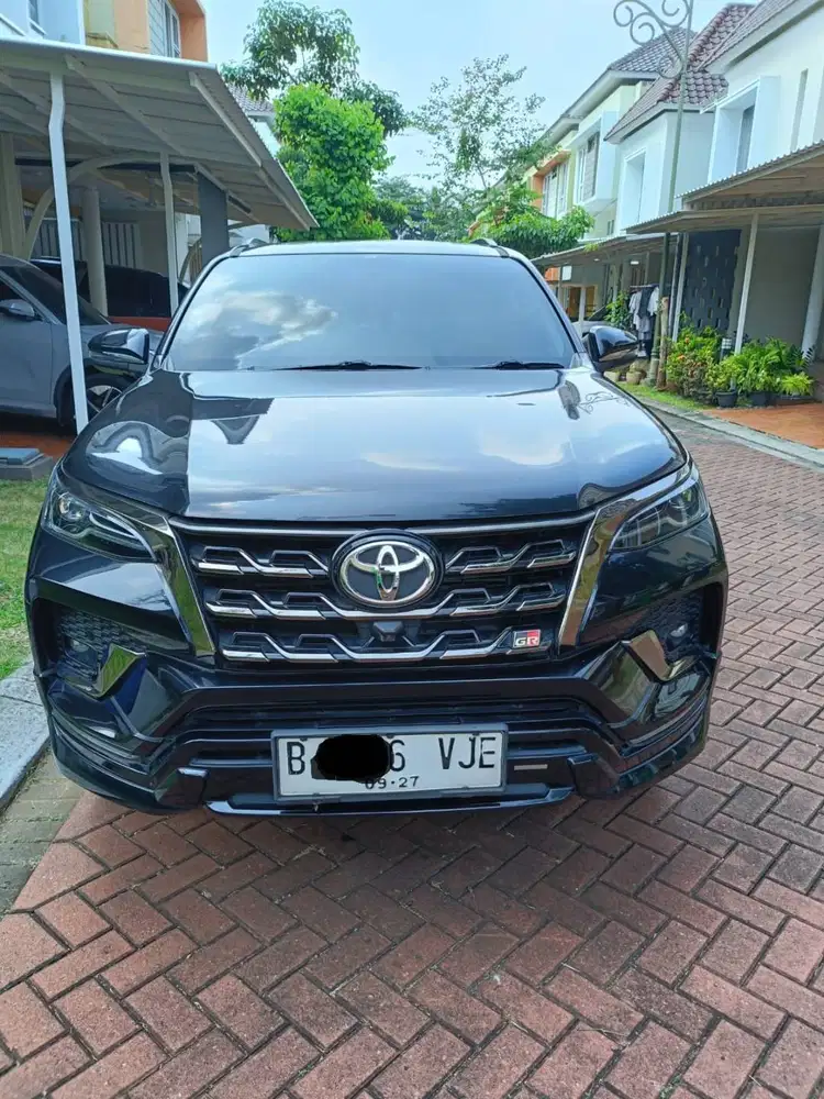 Toyota Fortuner 2.8 GR Sport AT Solar 2022 Hitam–Terawat dan KM rendah