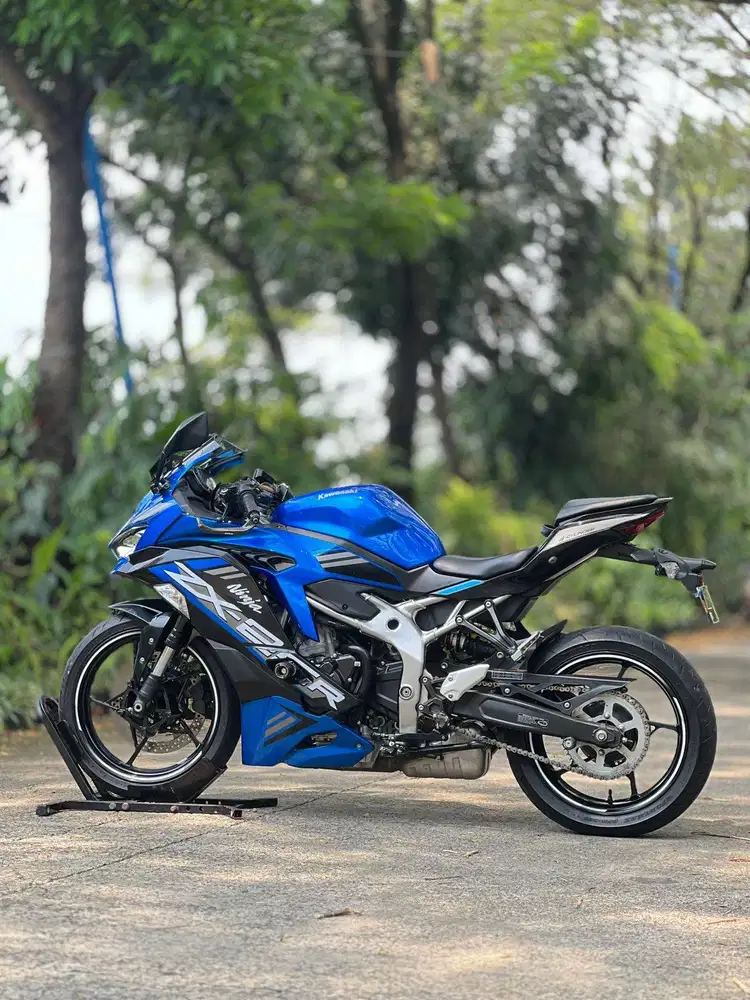 KAWASAKI ZX25R ABS QS BIRU 2021 KM 10K PAJAK ON SUPER MULUS