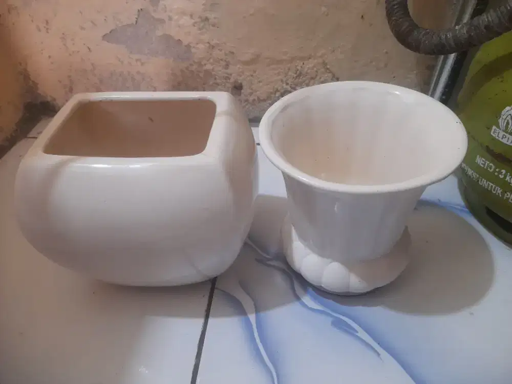 Vas bunga kramik cream seken -+ukurqn 20cm