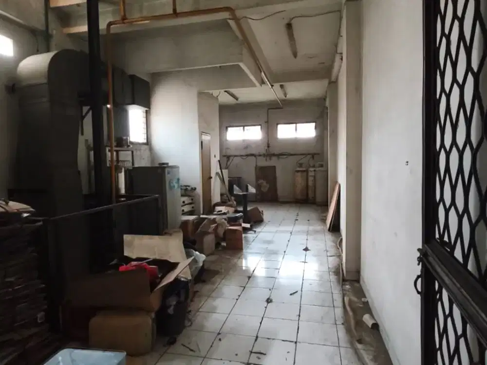 Disewakan Ruko Taman Ratu 3 Lantai Full Lantai 4 Rooftop
