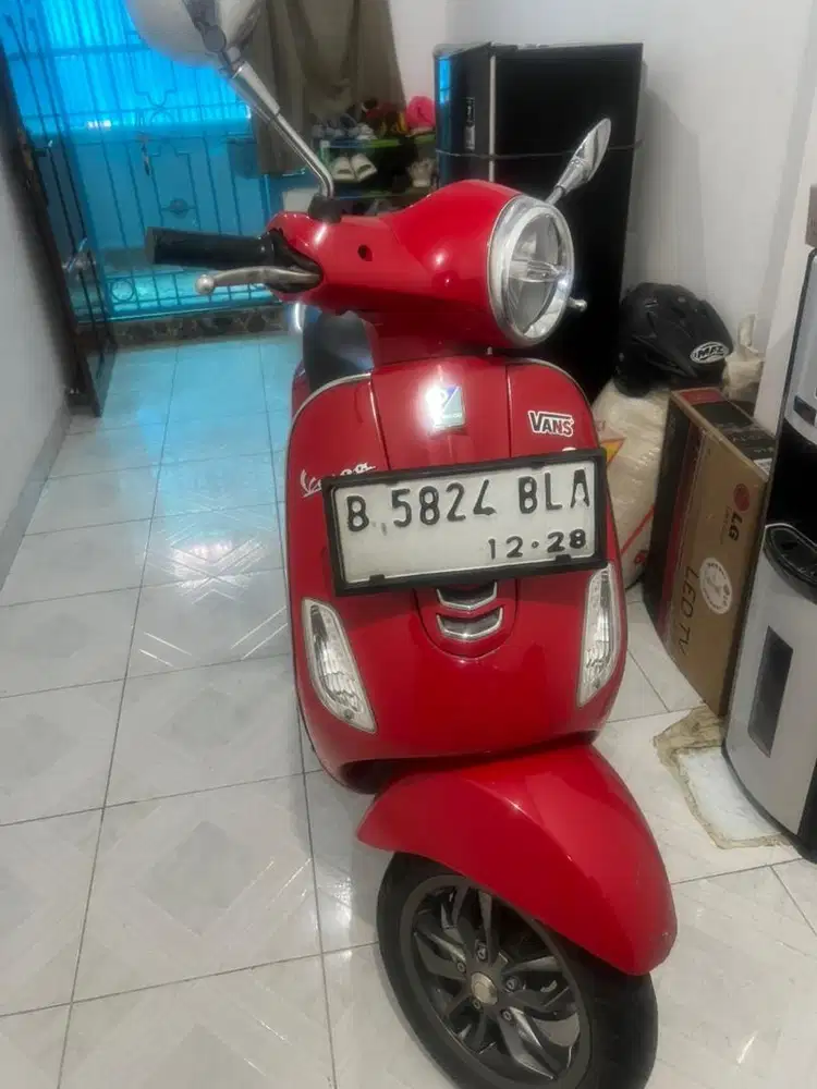 Di jual vespa lx iget facelif 125 cc lengkap