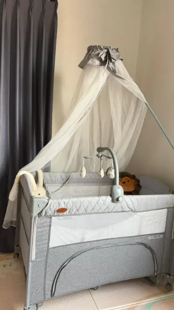 Ada 2 tempat tidur anak