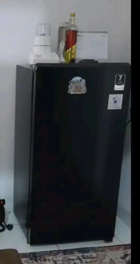 kulkas 1 pintu. pemakaian baru 4 bulan