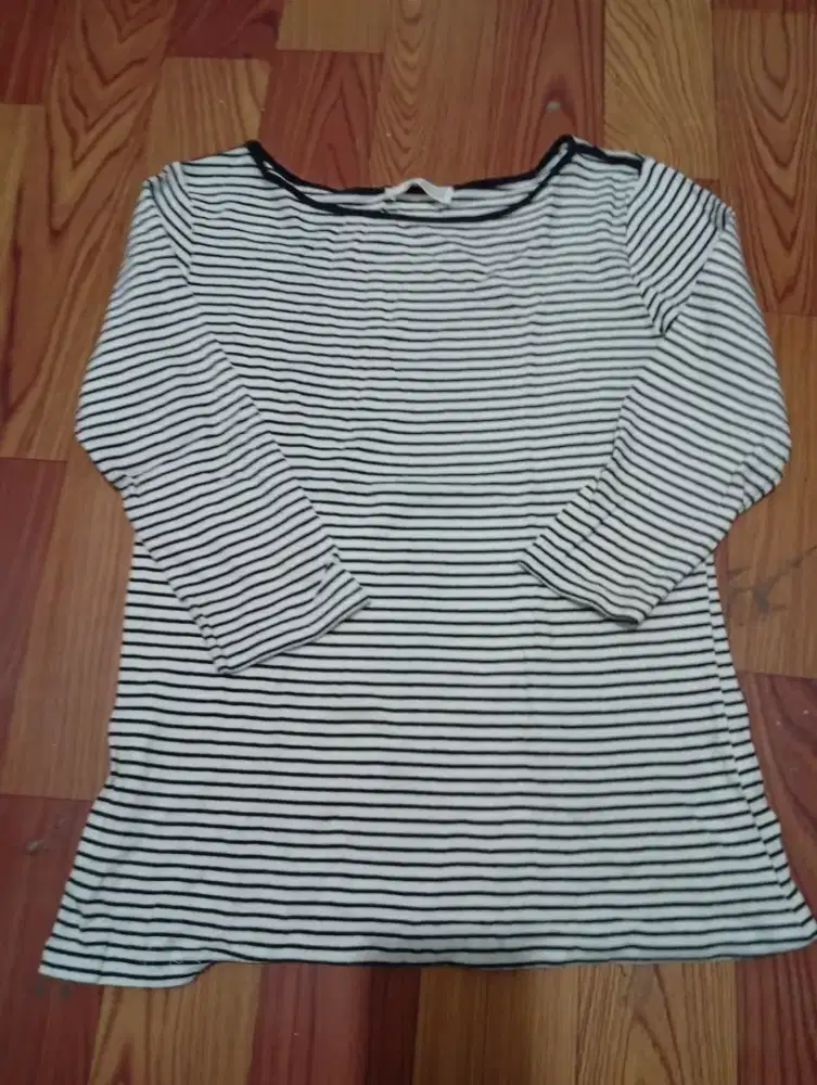 Di jual baju kaos merk zara. asli.