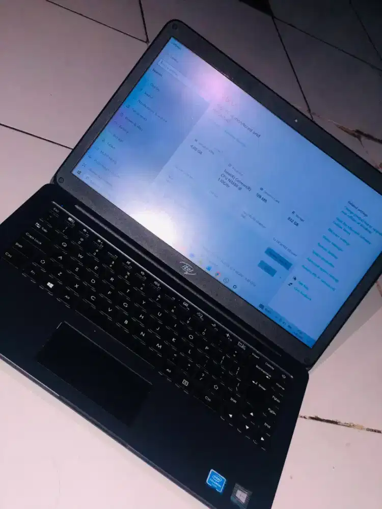 Laptop itel baru 3 bulan ni jual aja