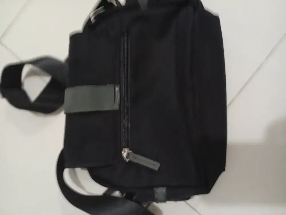 Di  jual  tas  selempang. impor bangkok