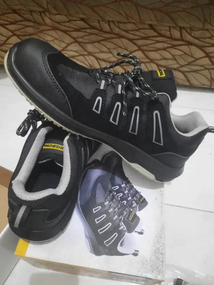 Sepatu safety laki sz 41