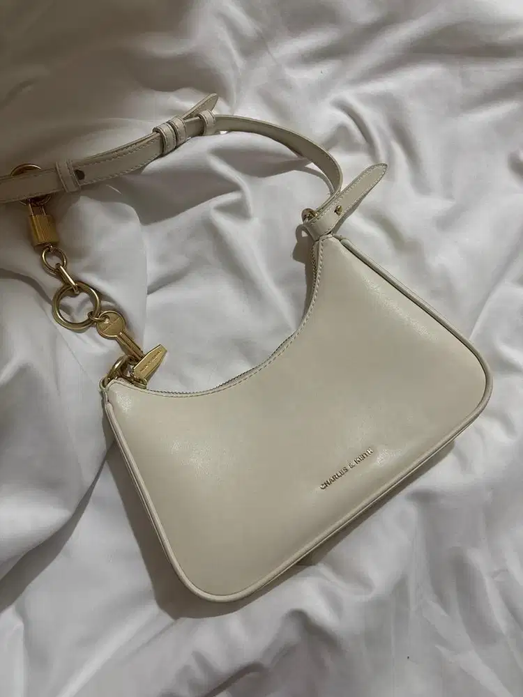 tas charles & keith