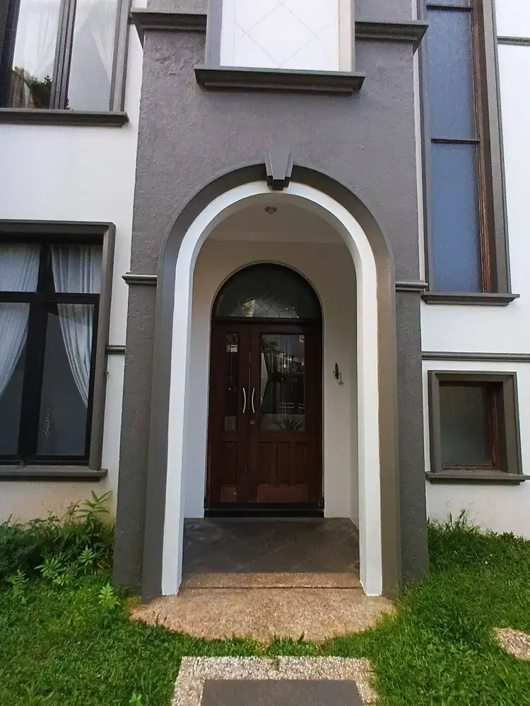 Dijual Rumah 2 Lantai + Mezzanine. Lokasi Kuldesak di dalam Cluster.