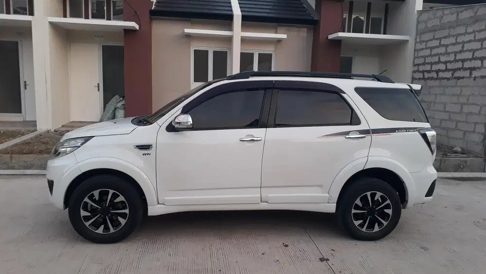 Daihatsu Terios R custom 1.5 matic 2017 putih/htm (tuo tone) ori tgn 1