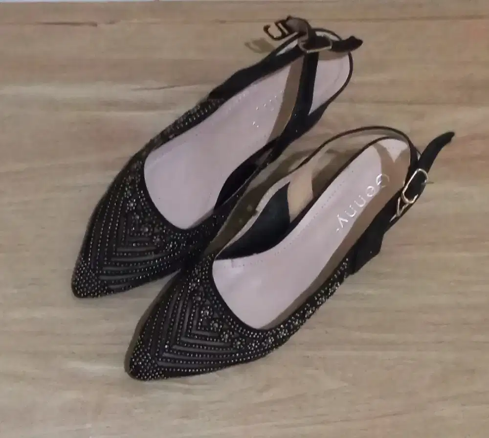 SEPATU WANITA GENNY