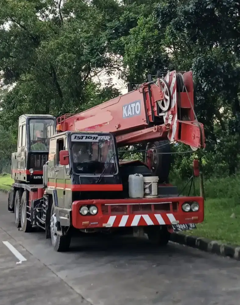 Mobile crane kato capasitas 25 ton