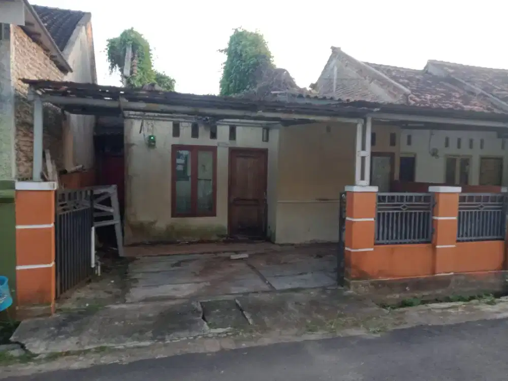 Jual cepat 
Rumah lokasi strategis buat Investasi