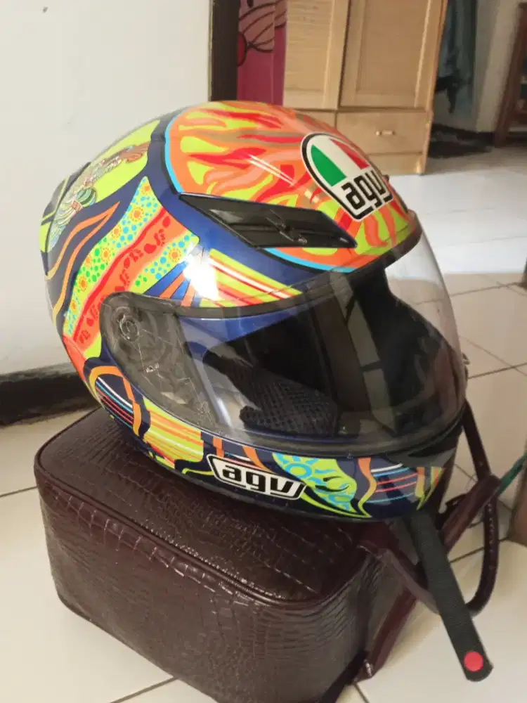 Helm full face agv rossi
