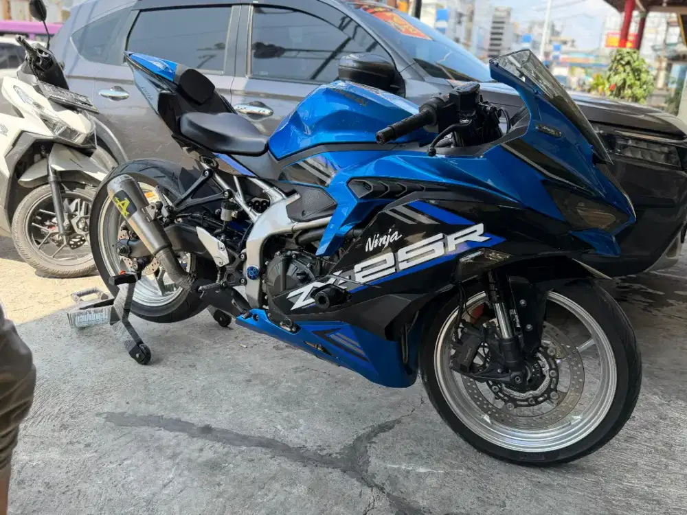 KAWASAKI NINJA ZX25R 2021 BLUE PLASMA