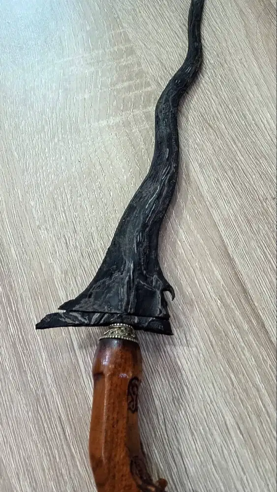 KERIS SEPUH KEBO DHENGEN MRAMBUT WINGIT - keris sepuh asli